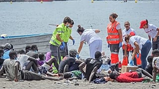 صورة نشرها الصليب الأحمر الإسباني في لاس جاليتاس بعد وصول قارب على متنه 41 مهاجراً، بمن فيهم قاصران، إسبانيا، 13 يوليو / تموز 2023 