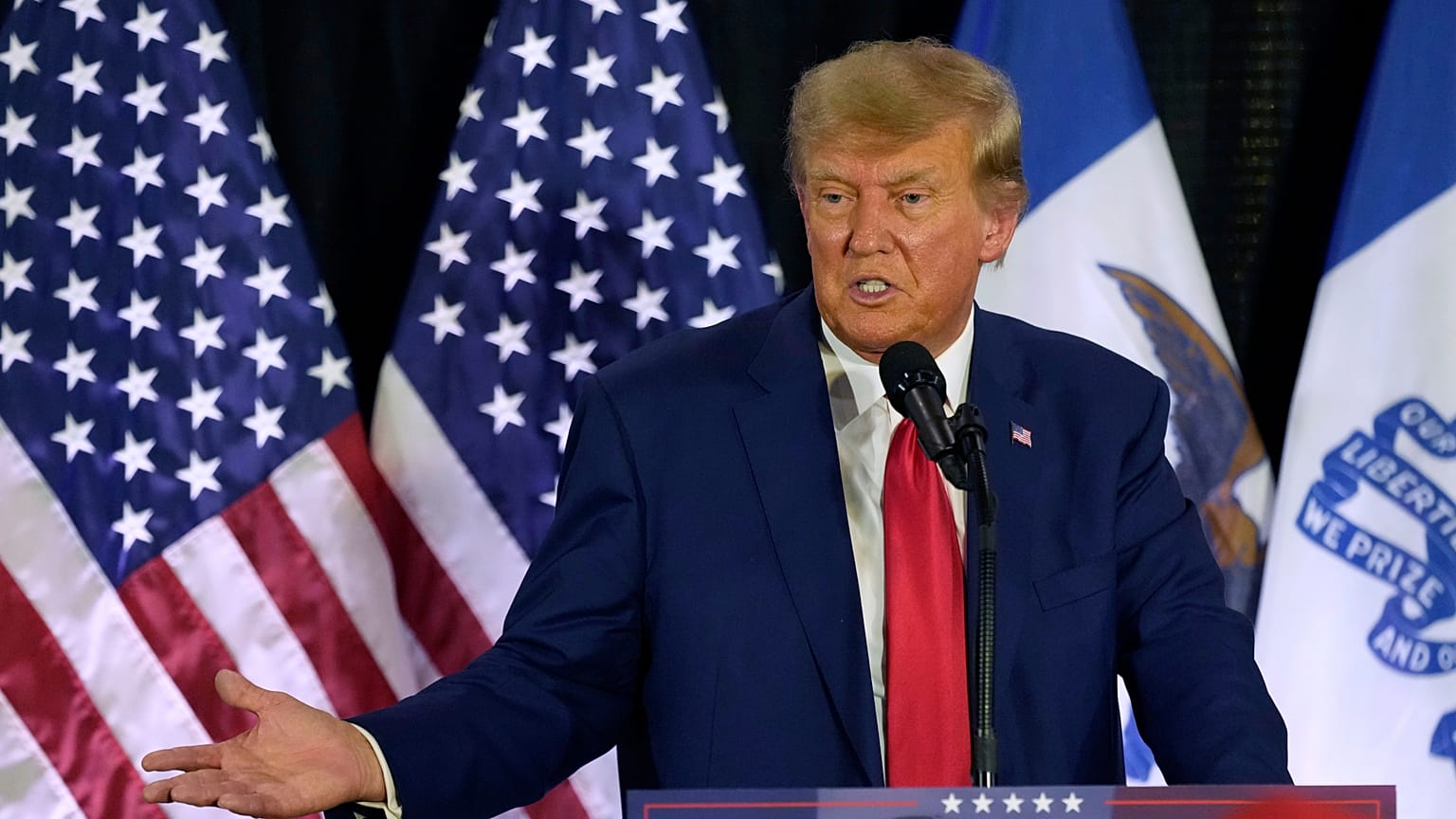 Donald Trump num ato de campanha em Elks Lodge, esta terça-feira