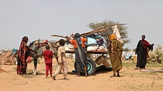 لاجئون سودانيون فروا من الصراع في السودان يتجمعو في مخيم الزبوت للاجئين في قوز بيدا، تشاد، 1 يوليو 2023.