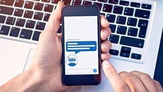 Se espera que los puestos de trabajo en el servicio de atención al cliente se vean muy afectados por el aumento del uso de chatbots impulsados por IA.