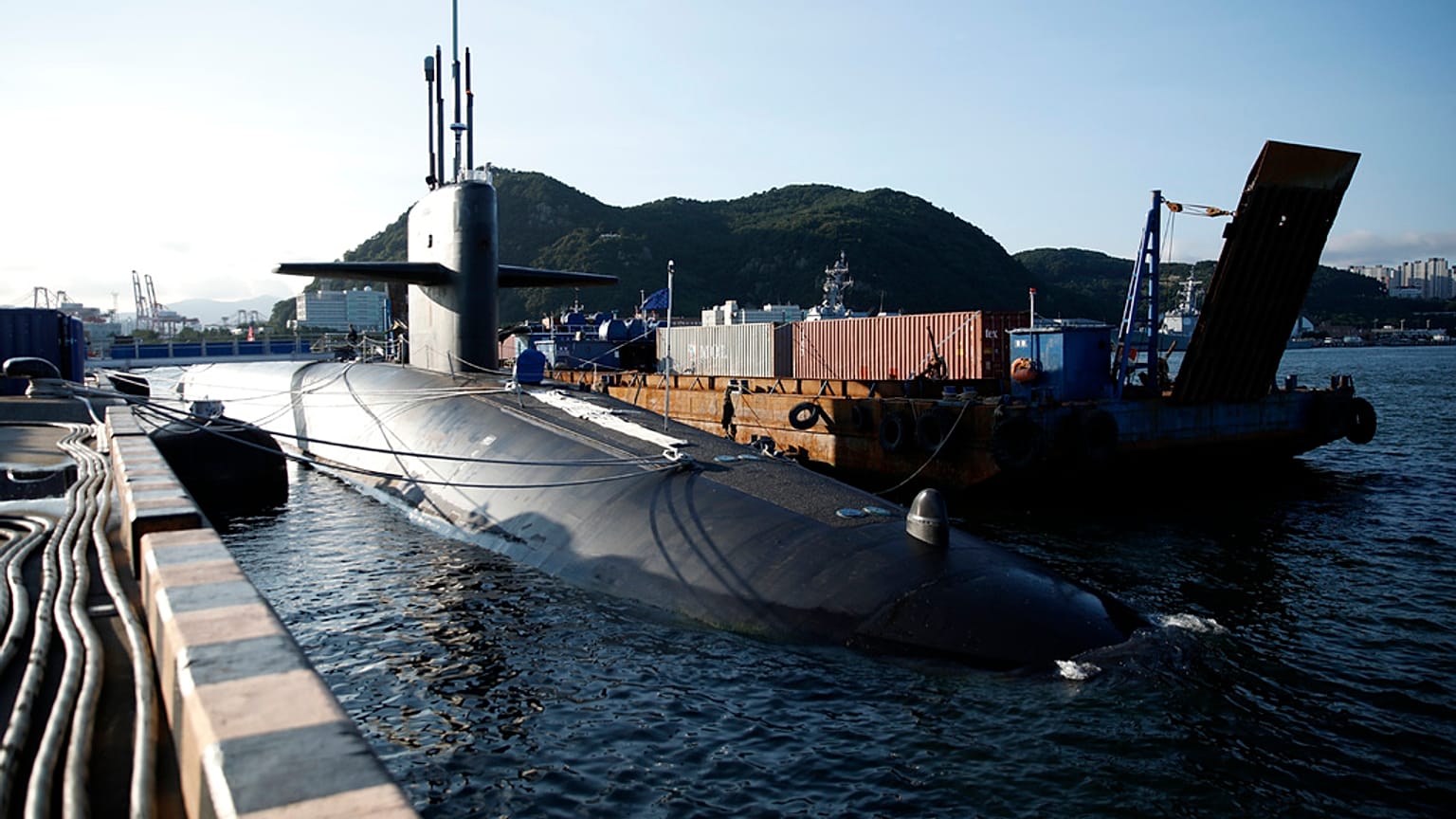 Submarino USS Kentucky fez escala na Coreia do Sul