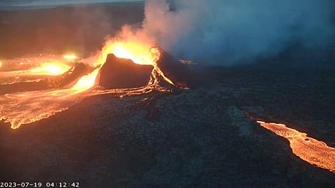 Les parois du volcans ont cédé sous le poids de la lave.