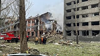 Работа аварийно-спасательных служб в Николаеве, 20 июля 2023 года.