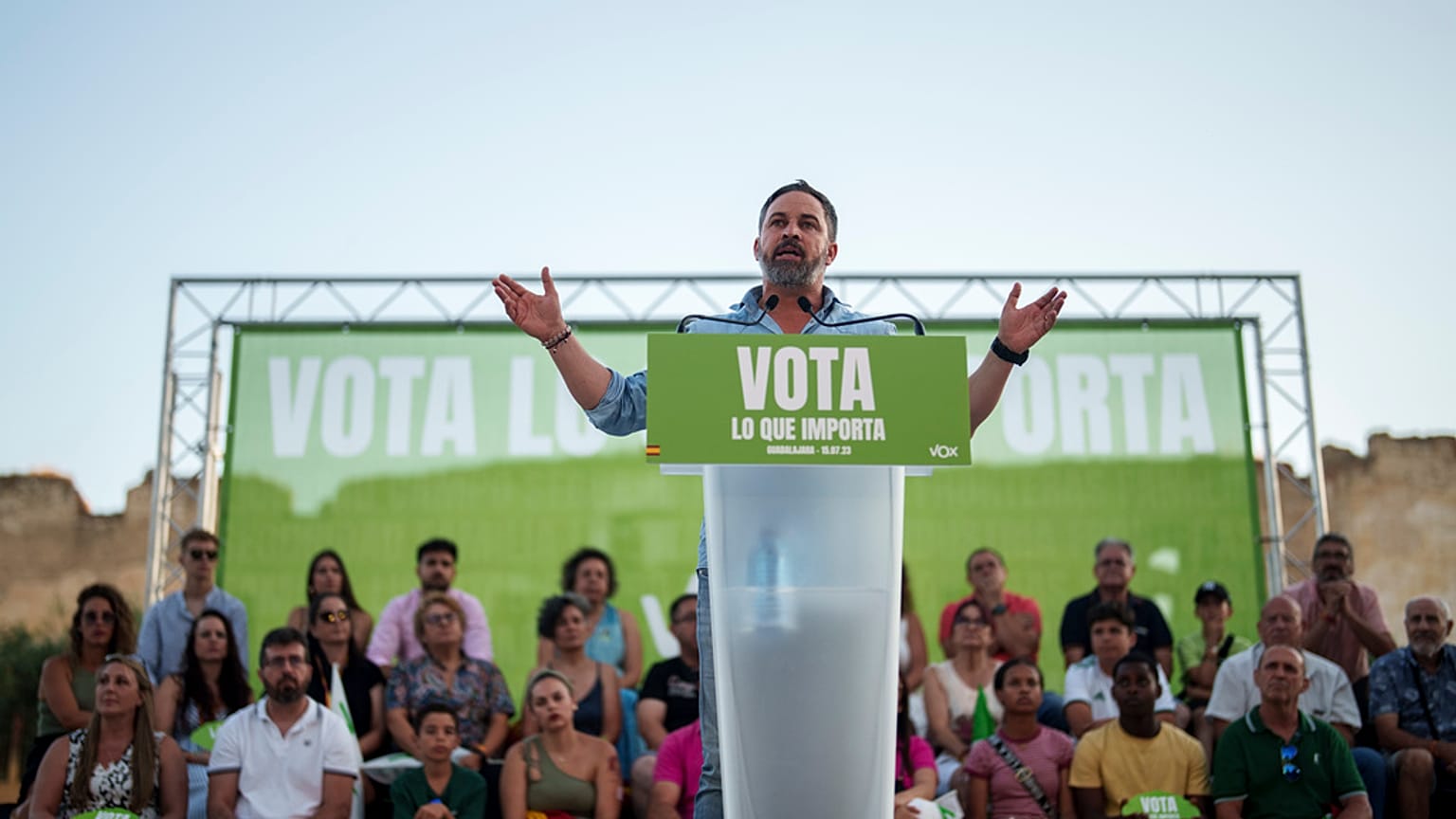 Santiago Abascal, leader du parti d'extrême droite VOX, en campagne électorale à Guadalajara, Espagne, le samedi 15 juillet 2023.