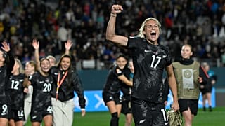 Yeni Zelanda'da Norveç'e golü atan Hannah Wilkinson, galibiyeti kutluyor