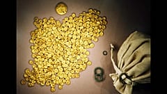 تعتبر العملات المعدنية والذهب الخالص المسروق من متحف مانشينغ، أكبر اكتشاف لمسروقات من الذهب السلتي في القرن العشرين. وقد يعود تاريخ بعض القطع للعام 100 قبل الميلاد.