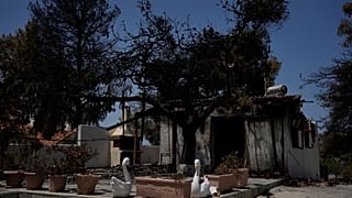 Vivienda afectada por el fuego en Lutraki