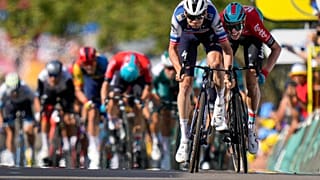 le Danois Kasper Asgreen, second à droite, a remporté la 18ème étape du Tour de France (20/07/23)