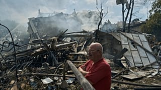 Обломки разрушенного здания в Одессе
