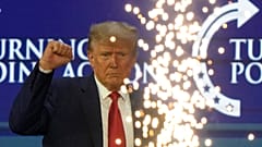 Antigo presidente norte-americano Donald Trump discursou na conferência "Turning Point Action" no sábado, 15 de julho de 2023