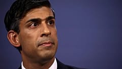 Primeiro-ministro do Reino Unido, Rishi Sunak, sem motivos para sorrir