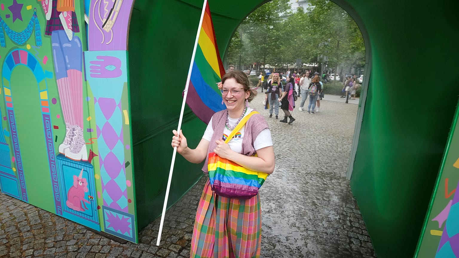 A 2023-as varsói Pride felvonulás egyik résztvevője