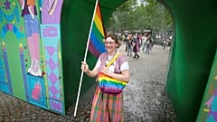 A 2023-as varsói Pride felvonulás egyik résztvevője