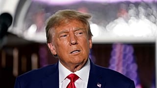 الرئيس الأمريكي السابق دونالد ترامب يتحدث في نادي ترامب للغولف في بيدمينستر بولاية نيوجيرسي، 13 يونيو 2023