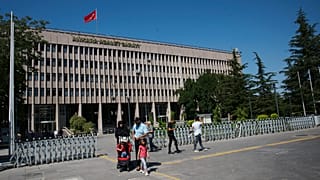 AŞırı sağcı siyasetçi Paludan hakkında 8. Sulh Ceza Mahkemesi'nden tutuklama kararı