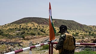 جندي نيجيري بالمنطقة الغربية من "الحدود الثلاثة" (النيجر - مالي - بوركينا فاسو)، إحدى أكثر مناطق الساحل تضررًا من الهجمات الجهادية.
