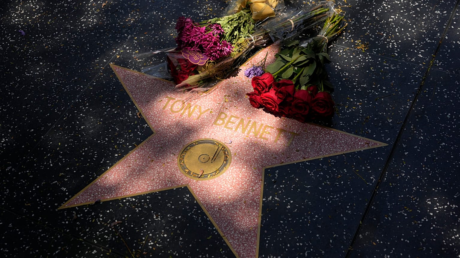 Wreath placed on Tony Bennett's Hollywood Walk of Fame star.