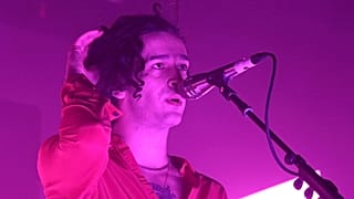 İngiliz pop rock grubu "The 1975"in solisti Matthew Healy