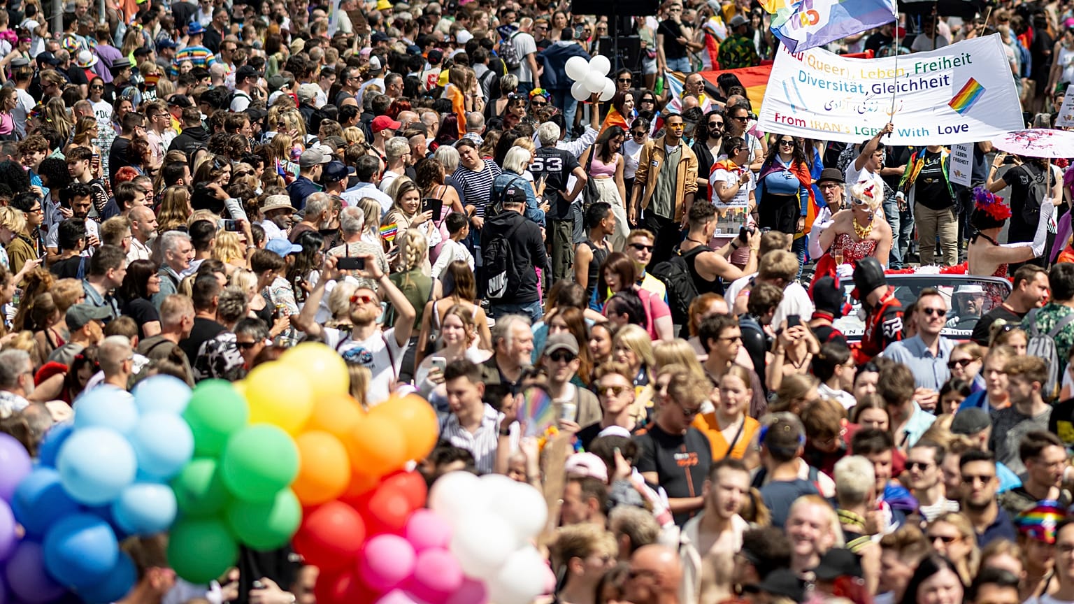 Hunderttausende haben in Berlin den CSD gefeiert