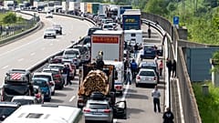 16 Kilometer Stau vor dem Gotthard-Tunnel in Richtung Italien