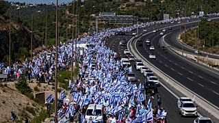 محتجون يتوجهون إلى القدس