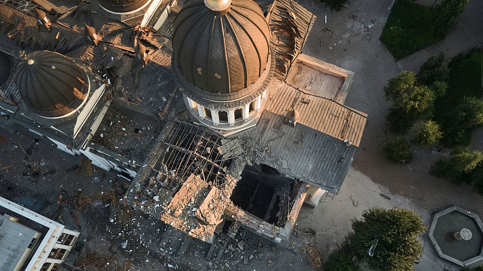 Die Verklärungskathedrale in Odessa wurde durch den russischen Raketenangriff stark beschädigt 