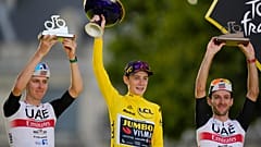 Il Podio del Tour: Pogacar, Vingegaard, Yates.