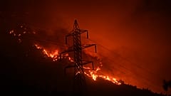 ΕΙΚΟΝΑ ΑΠΟ ΤΗ ΦΩΤΙΑ ΣΤΗΝ ΑΙΓΙΑΛΕΙΑ