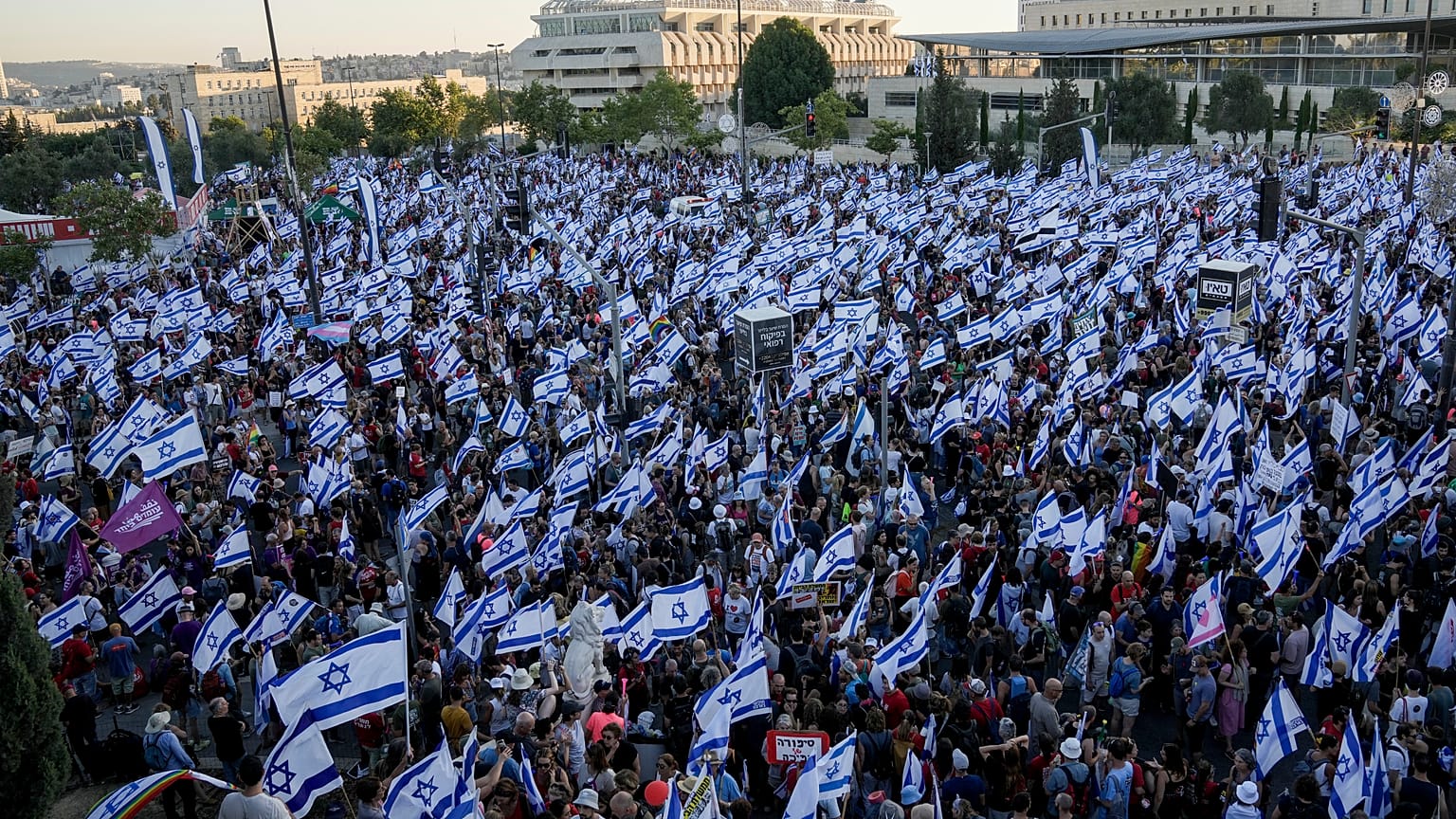 MANIFESTANTI A gERUSALEMME