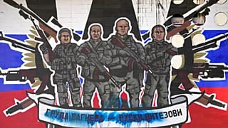A szerbiai Belgrádban összestettek egy Wagner-zsoldosokat ábrázoló graffitit 