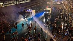 Wasserwerfereinsatz in Tel Aviv