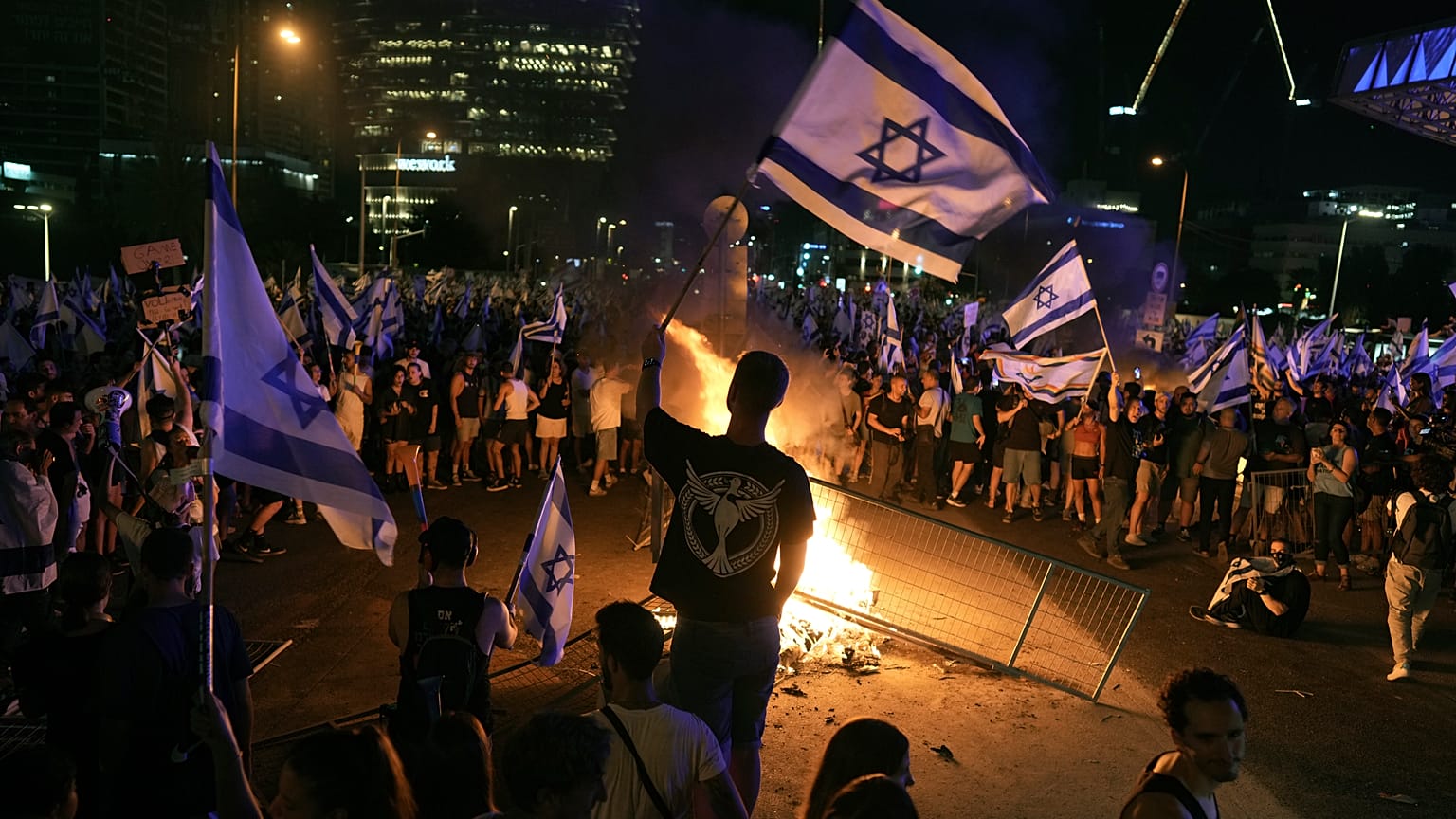 Demonstranten protestieren in Tel Aviv gegen die Justizreform der Regierung von Ministerpräsident Benjamin Netanjahu