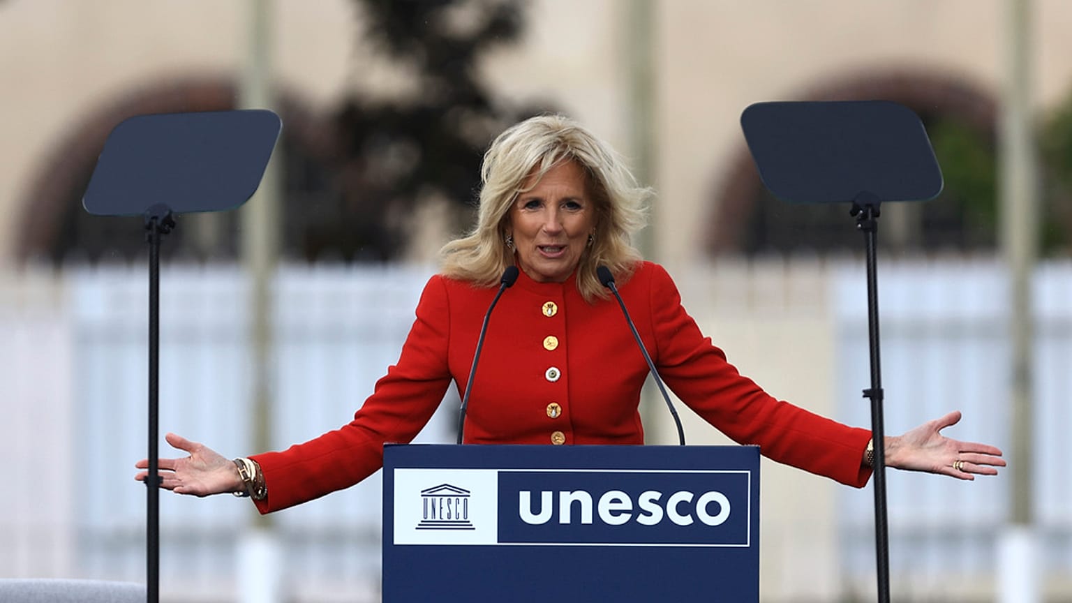 ABD Başkanı Joe Biden'ın eşi Jill Biden, ülkesinin Paris merkezli UNESCO'ya yeniden dönüşünü sembolize eden bayrak çekme törenine katılarak konuşma yaptı