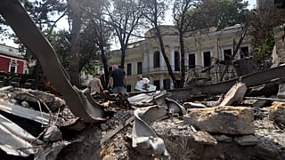 Разбор завалов в центре Одессы после российских ударов