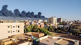 صورة أرشيفية لآثار القصف في الخرطوم