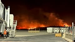 Von Flammen bedroht: Der Flughafen von Palermo