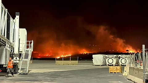 حريق في مطار باليرمو بإيطاليا 