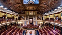 Plenarsaal des spanischen Parlaments in Madrid