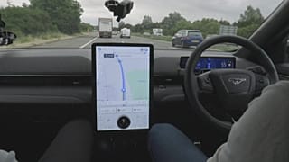 Ajouter au panier Imprimer Partager ce document Driving hands-free on the motorway is now possible in the UK, where carmaker Ford is introducing a driving assistance technolog