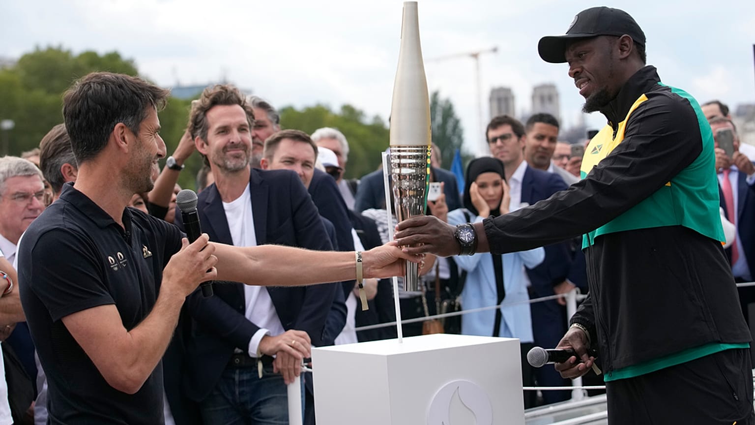 La antorcha fue presentada el martes 25 de julio de 2023 en la sede del Comité Organizador de París 2024.