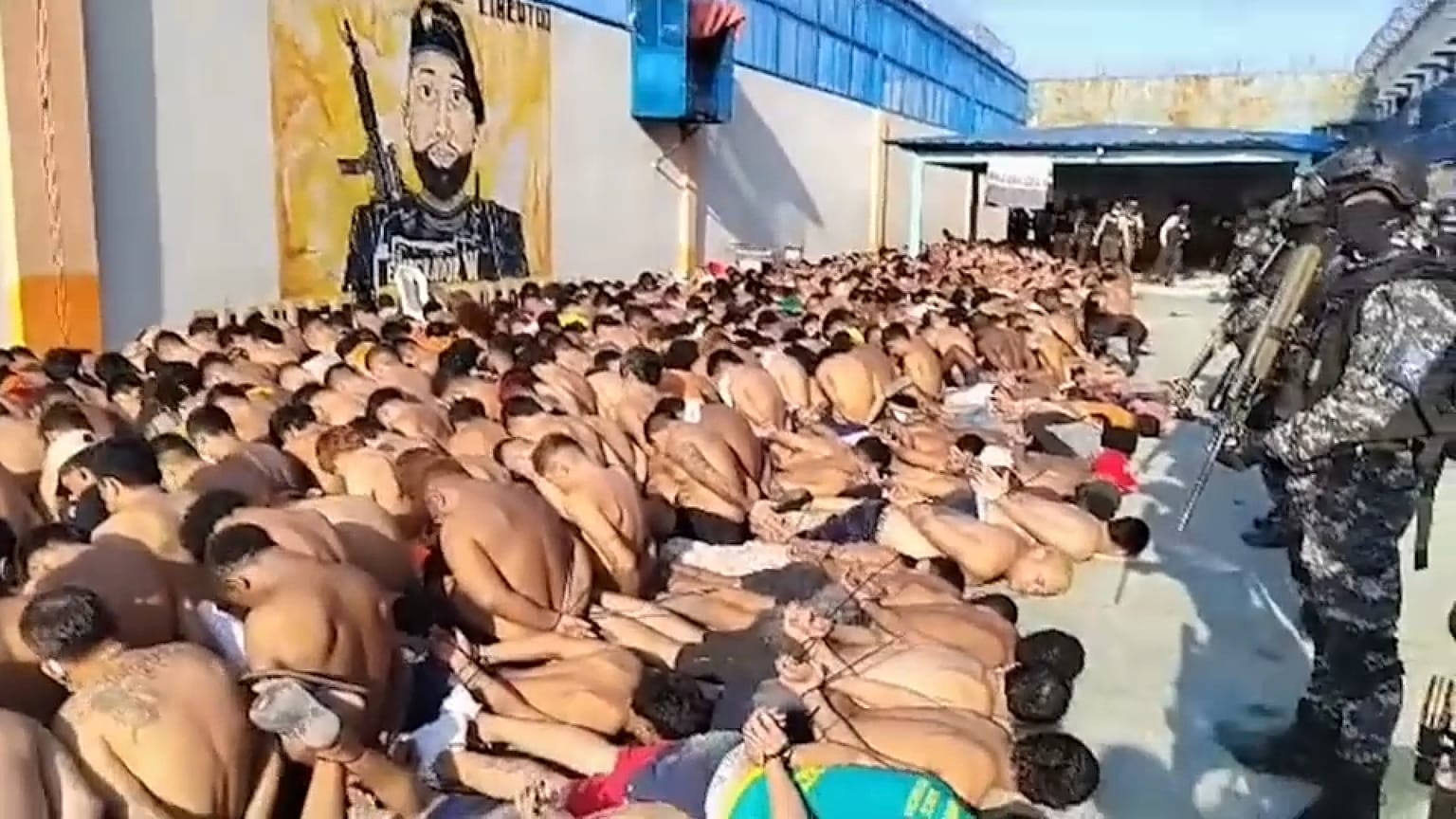 سجناء في إكوادور تحت حراسة مشددة في سجن ليتورال