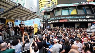 يطالب الممثلون وكتّاب السيناريو بزيادة أجورهم التي تشهد ركوداً