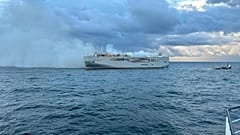 Пожар на борту Fremantle Highway, 26 июля 2023 года.