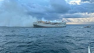 Пожар на борту Fremantle Highway, 26 июля 2023 года.