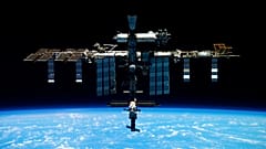 Roscosmos Devlet Uzay Şirketi tarafından yayınlanan bu tarihsiz bildiri fotoğrafı Uluslararası Uzay İstasyonu'nu (ISS) gösteriyor.