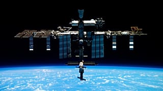 Roscosmos Devlet Uzay Şirketi tarafından yayınlanan bu tarihsiz bildiri fotoğrafı Uluslararası Uzay İstasyonu'nu (ISS) gösteriyor.