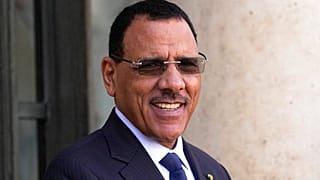 El presidente de Níger, Mohamed Bazoum, durante una visita a Francia en febrero de 2023