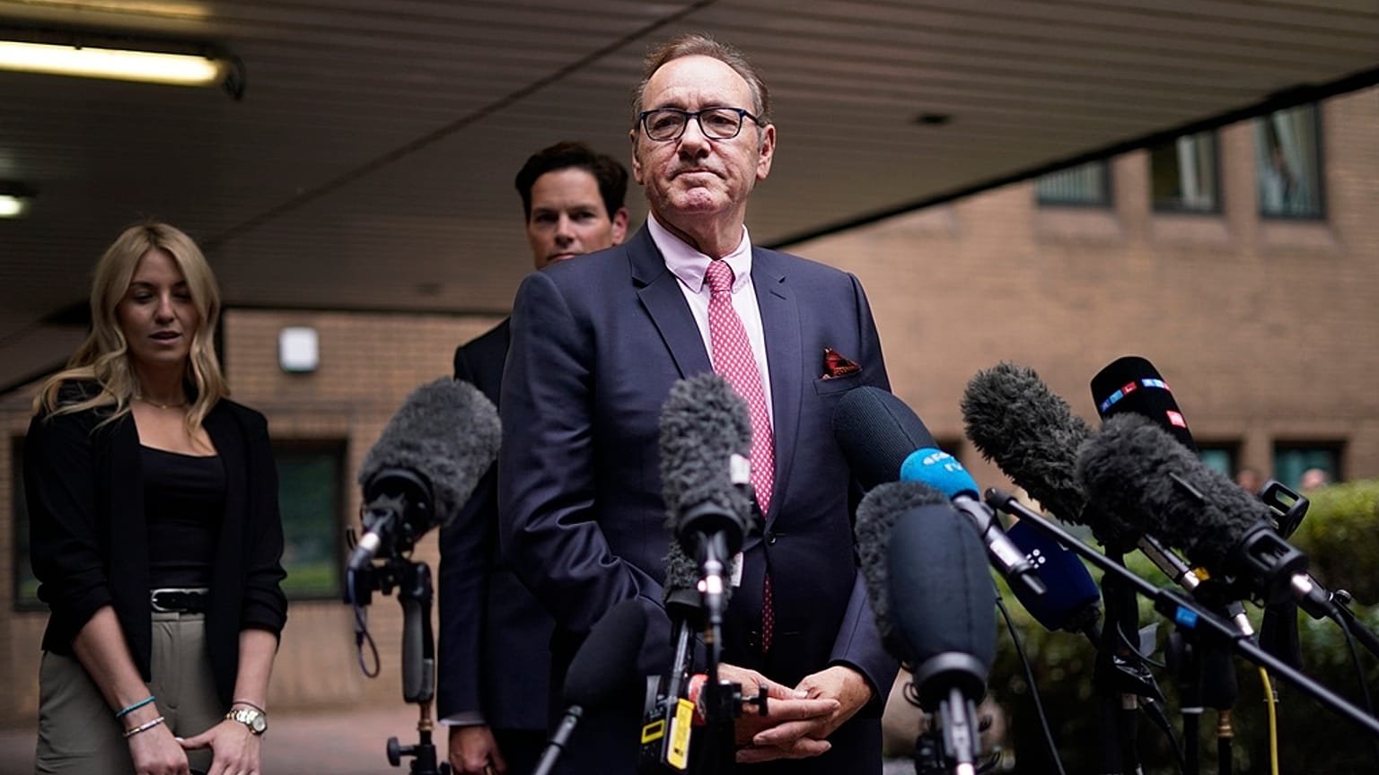 Amerikalı aktör Kevin Spacey, hkkındaki beraat kararı sonrası basına açıklama yaptı