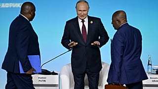 Le président russe Vladimir Poutine lors du sommet Russie-Afrique à Saint-Pétersbourg (27/07/23)