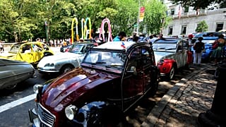 Encontro mundial de "2CV friends" na Suíça
